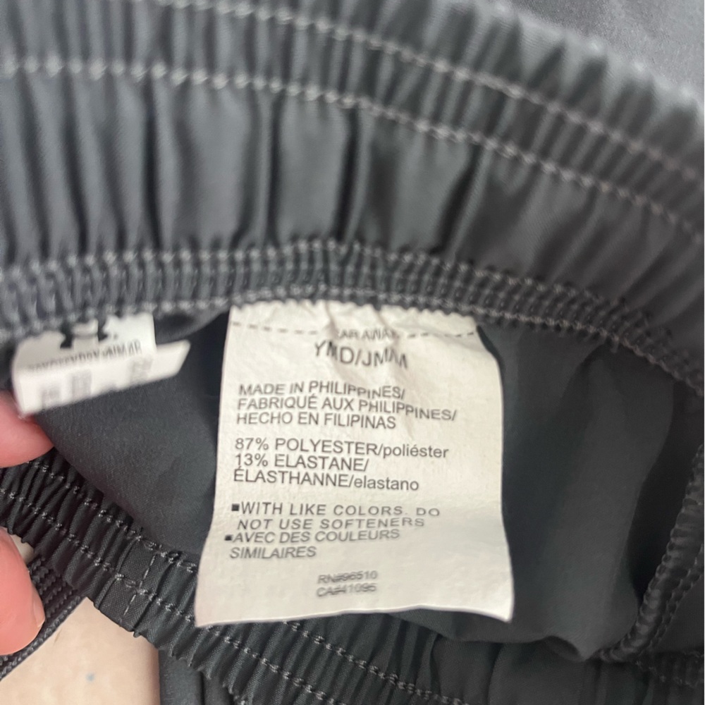 Under Armour boys medium woven jogger pants - Picture 7 of 7